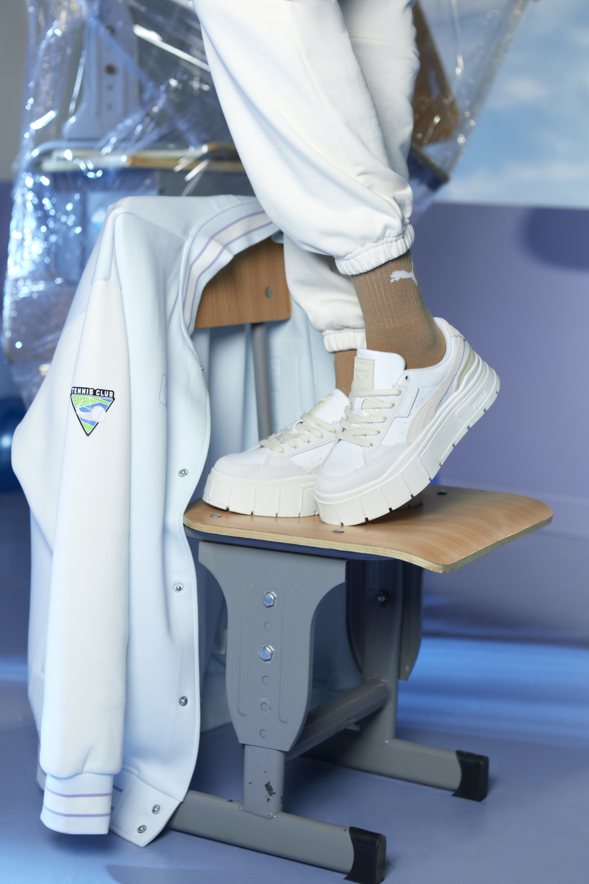 PUMA 流行系列P.Team 標章棒球外套$4,380、流行系列 Better Classics 長褲 $1,980、Mayze Stack Luxe $3,580