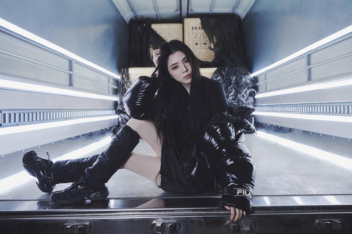 韓韶禧超強氣場代言FILA米蘭羽絨系列