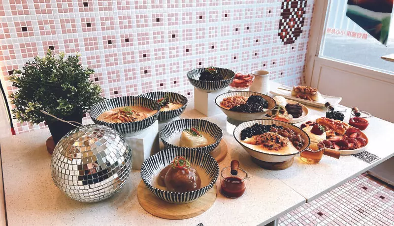 鮮芋仙鹹食系甜品受到許多饕客歡迎。