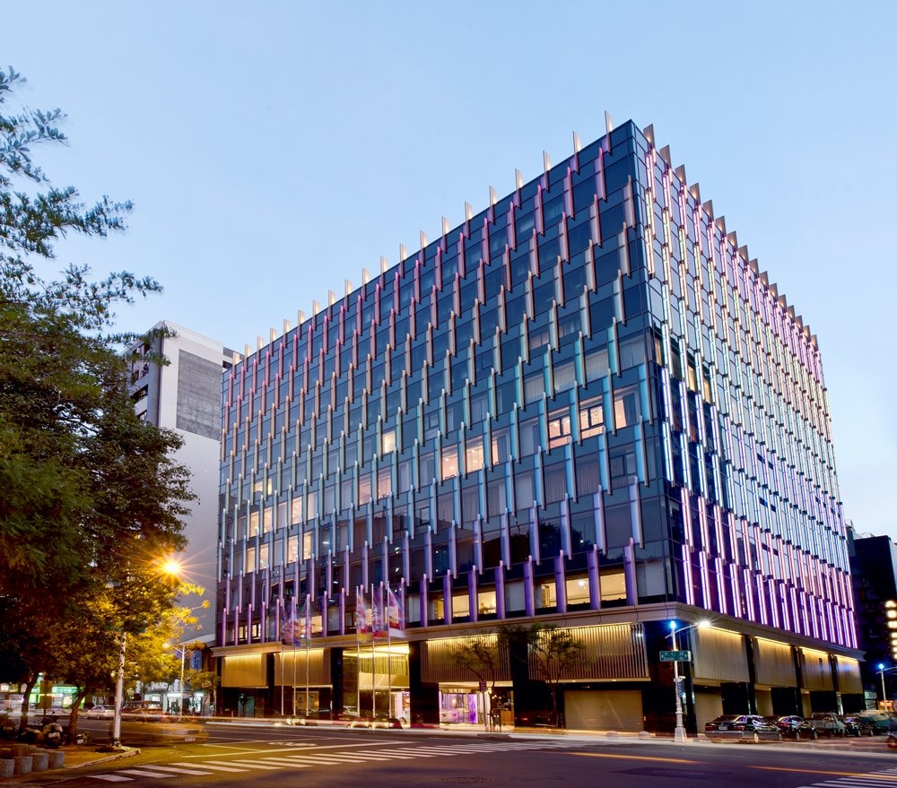 只要在高雄翰品酒店預訂年菜，就送龍虎斑XO醬。