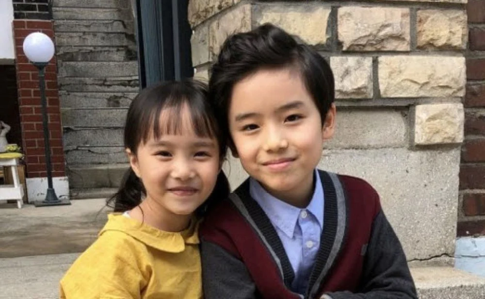 2009年出生的文佑鎮憑藉《金秘書為何那樣》開始受到關注