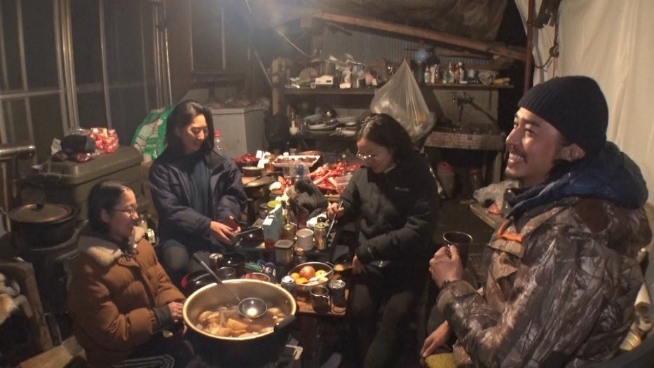 東出昌大荒野與3名女子同居