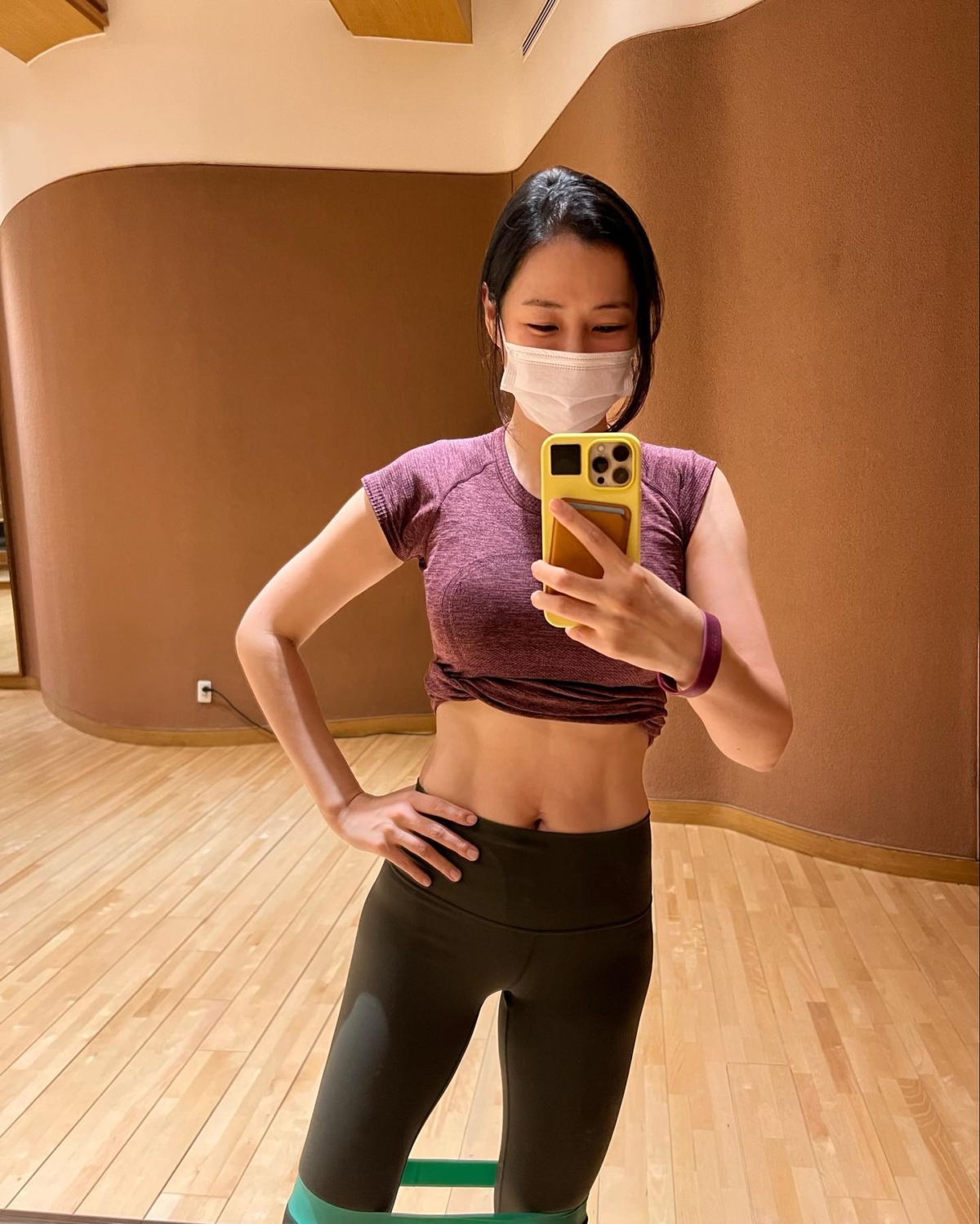 李荷妮產後半年就炸出腹肌