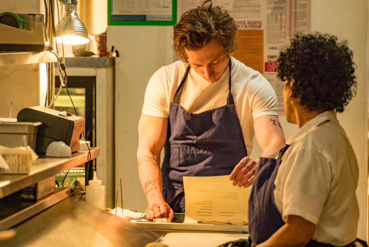 Jeremy Allen White因主演《大熊餐廳》主廚男主角卡米而全面翻紅