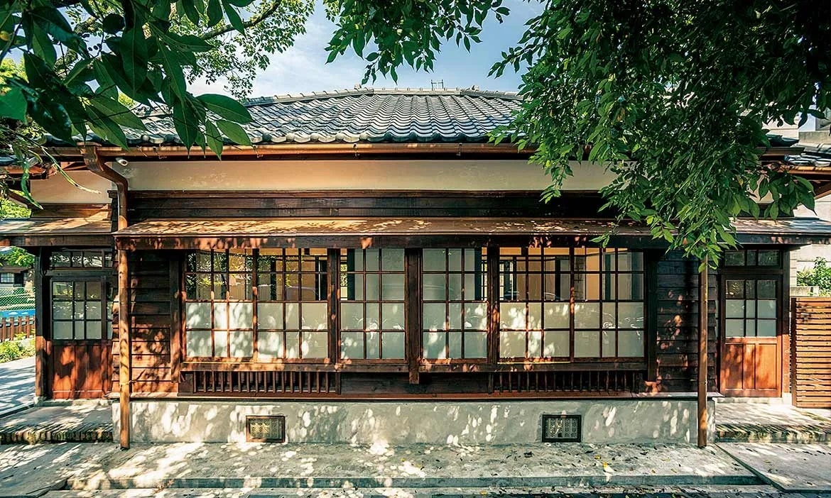 桃園大溪木藝生態博物館群以日式建築聞名，壹號館、大溪歷史館、藝師館、李騰芳古宅、木家具館、鳳飛飛故事館…形成懷舊聚落，皆可免費參觀。