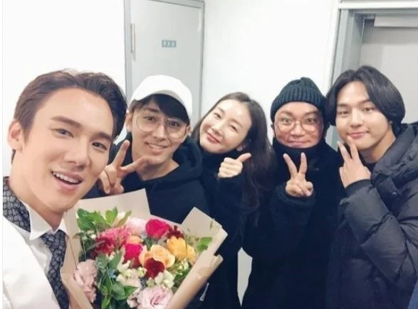 一起去看了柳演錫的音樂劇