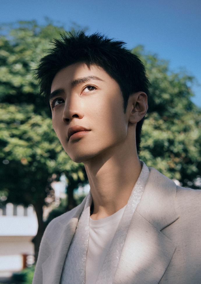 今年27歲的陳哲遠外型依舊充滿少年感。