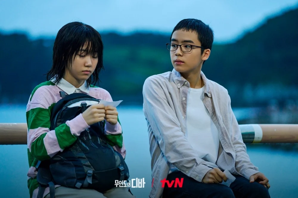 文佑鎮最近在《無人島的Diva》中飾演男主角鄭基浩(蔡鍾協 飾)的少年時期