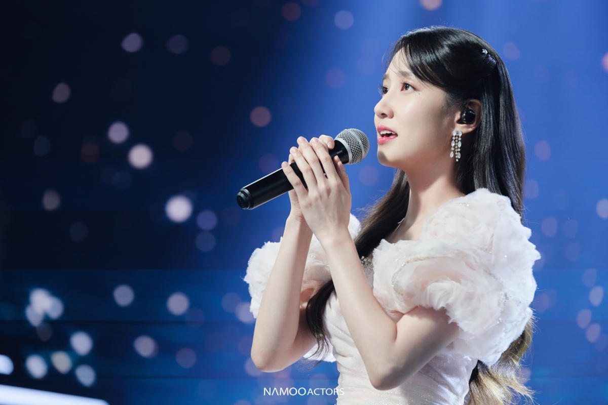 朴恩斌在《無人島的Diva》當中飾演漂流荒島的美聲歌姬「徐木河」。