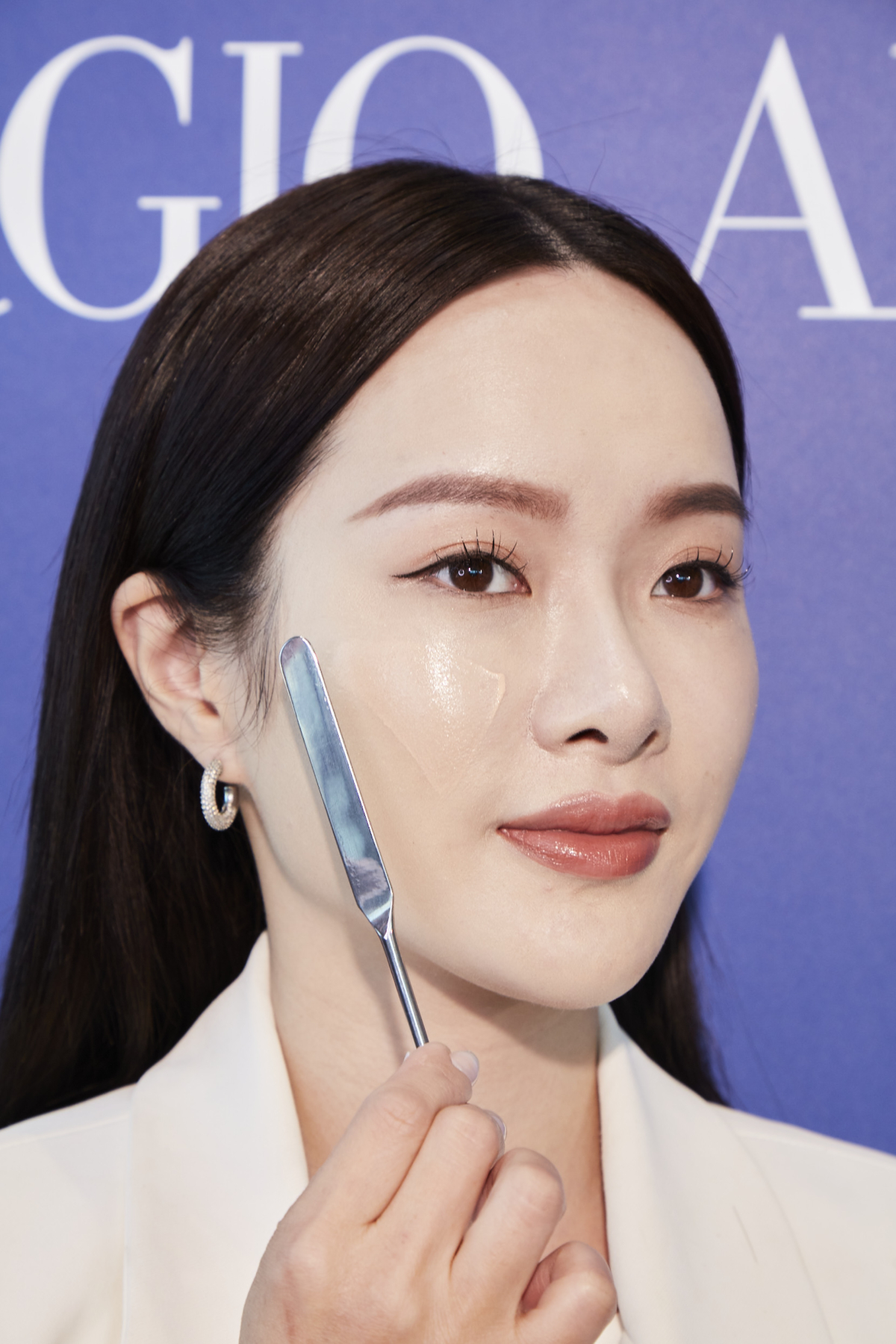 粉底抹刀快速打造淨透裸妝