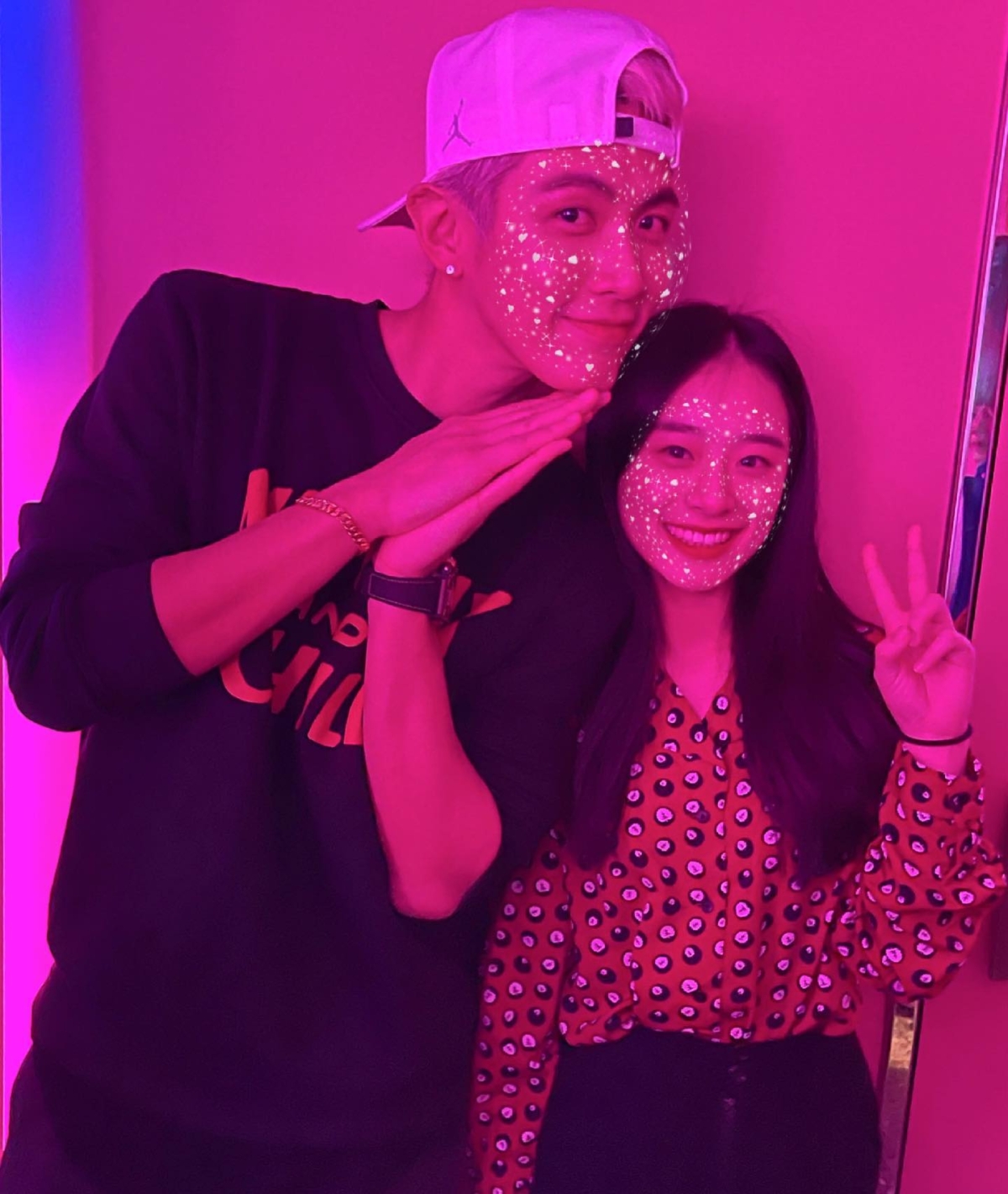 許莉廷與師兄柯震東互動可愛。