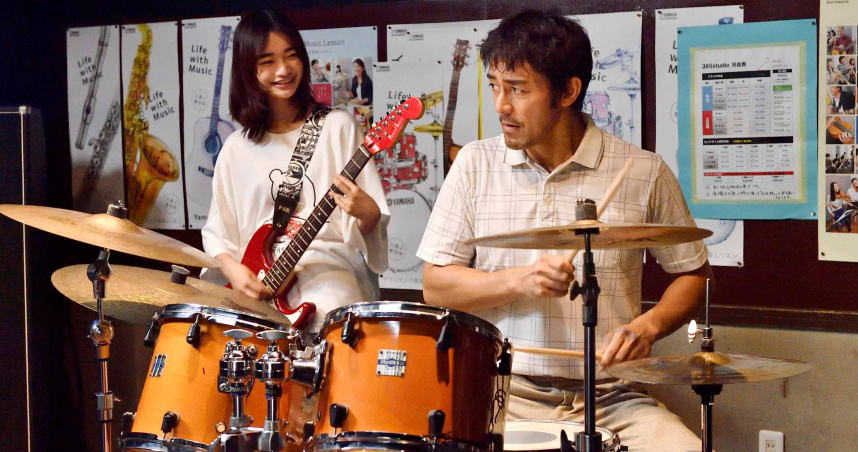 見上愛在《調職令是警察樂隊!》飾演阿部寬女兒。