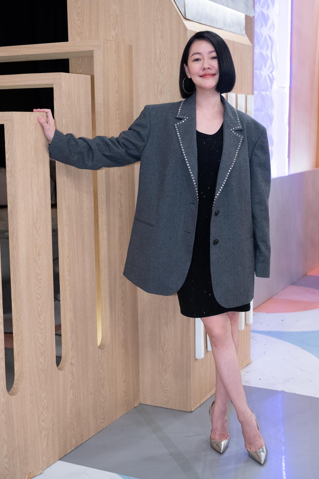 女星徐熙娣身著SANDRO 2023秋冬系列