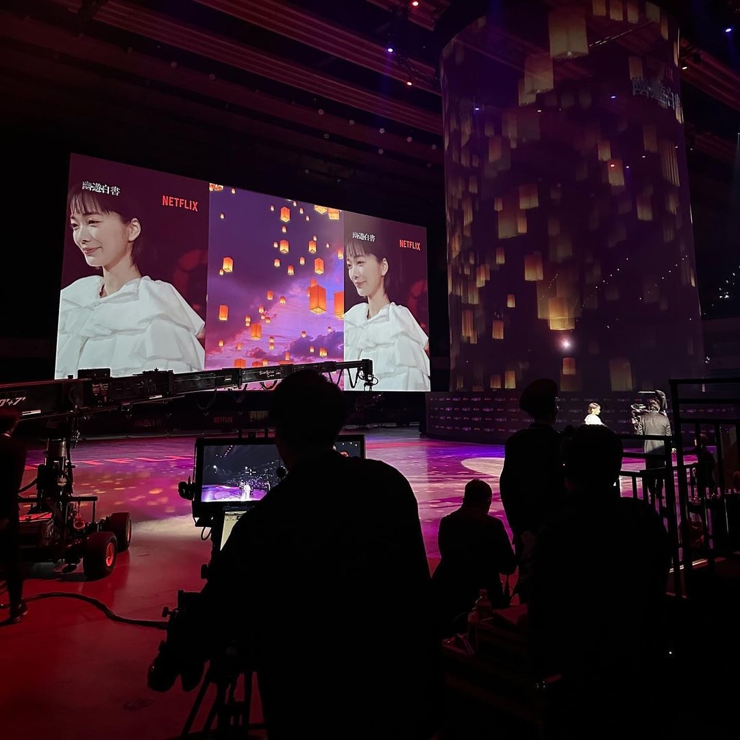 見上愛出演Netflix《幽遊白書》真人版工作照。