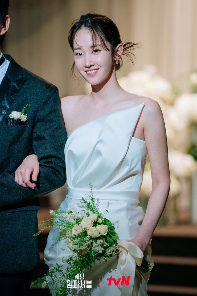 「吳多情」答應同性友人「具燦烈」上演一段假結婚。
