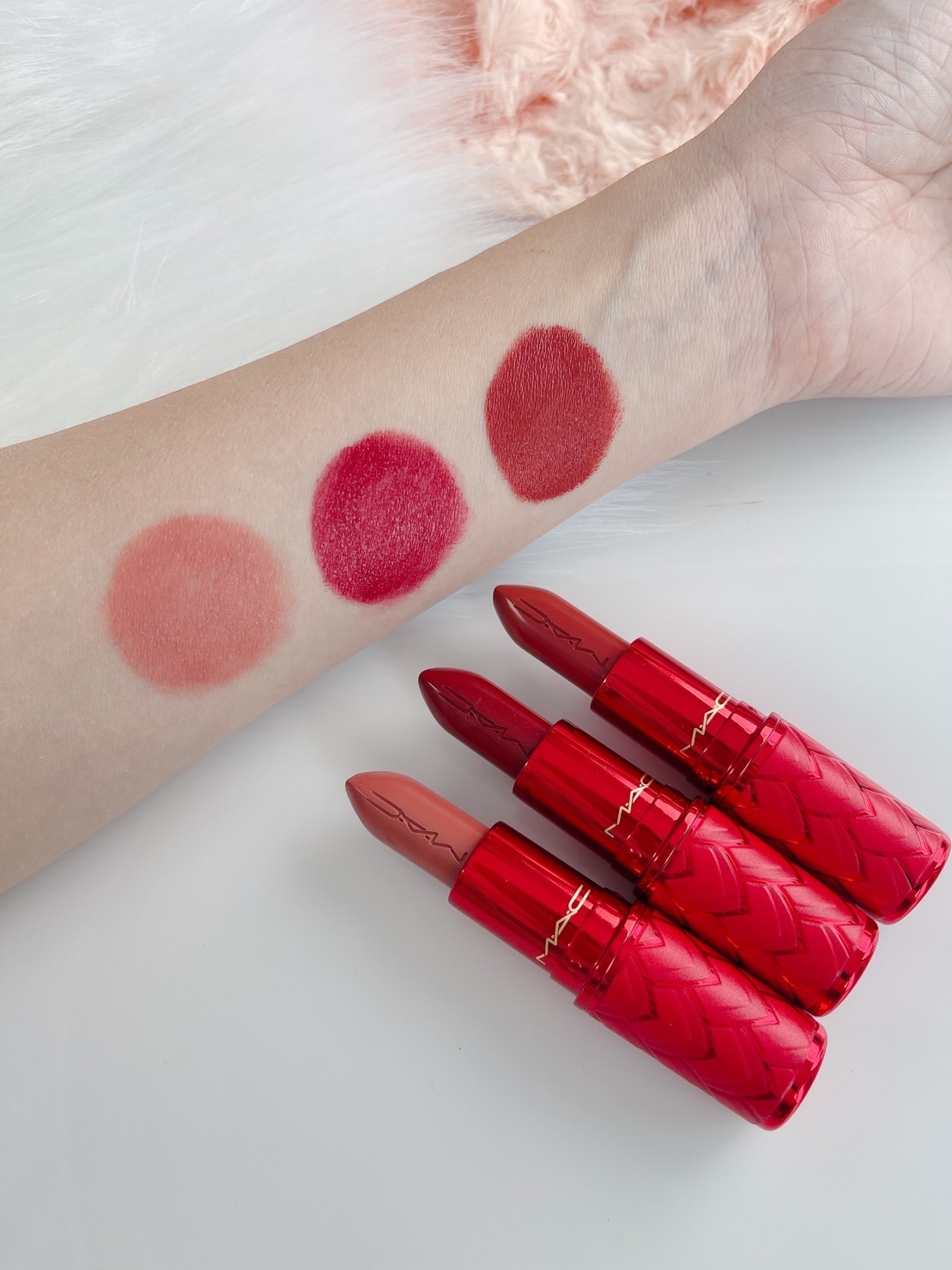 MAC 熾愛之心限量系列 超水感持色水唇膏，NT$920