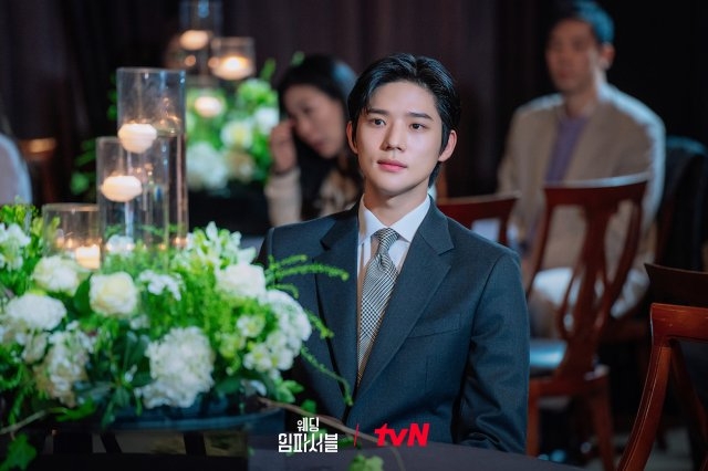 文相敏在《Wedding Impossible》飾演富有多金的「具正烈」。