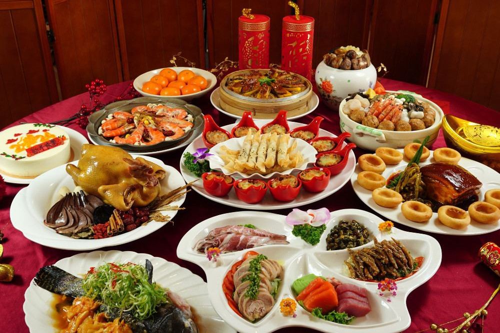 來澎湖福朋喜來登飯店預定「2024祥龍獻瑞．開運年菜外帶」。吃得到豐富尚青海味。