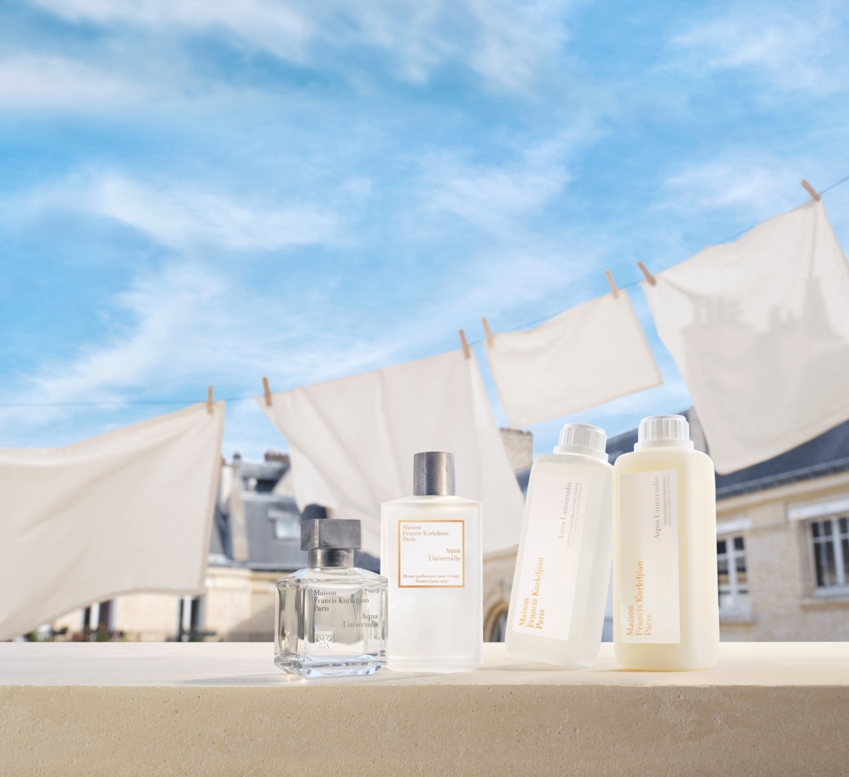 永恆之水香氛織物噴霧200ml,NT$4,900 (全新)/永恆之水香氛洗衣精1L, NT$1,500/永恆之水香氛柔軟精1L,NT$1,500/永恆之水淡香水70ml,NT$6,000