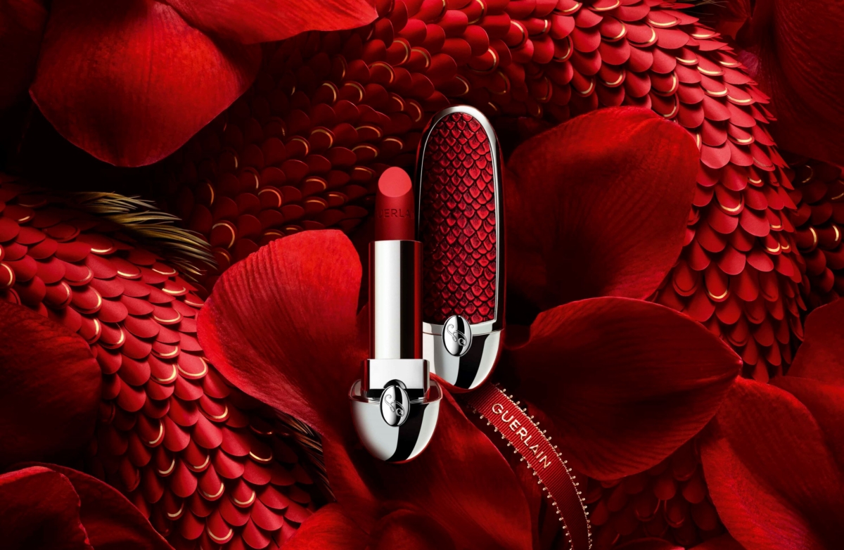 嬌蘭 紅寶之吻高訂紅絲絨唇膏N°9(幸運摯紅限定版)，NT$1,250