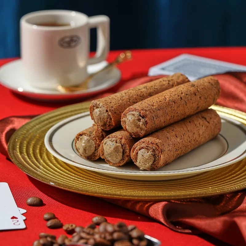 海邊走走2024愛餡年獸禮盒,包含鐵觀音茶蛋捲口味