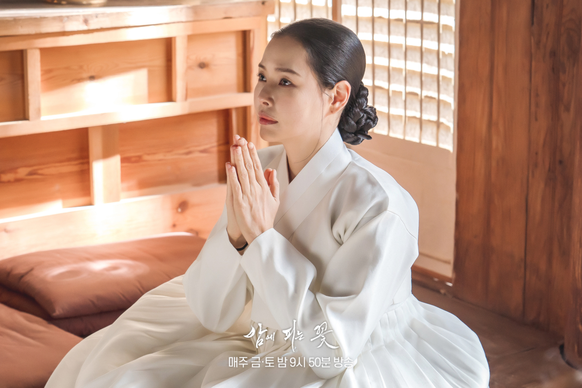 《夜晚盛開的花》必看亮點1女主雙重身份的古裝劇情超有趣