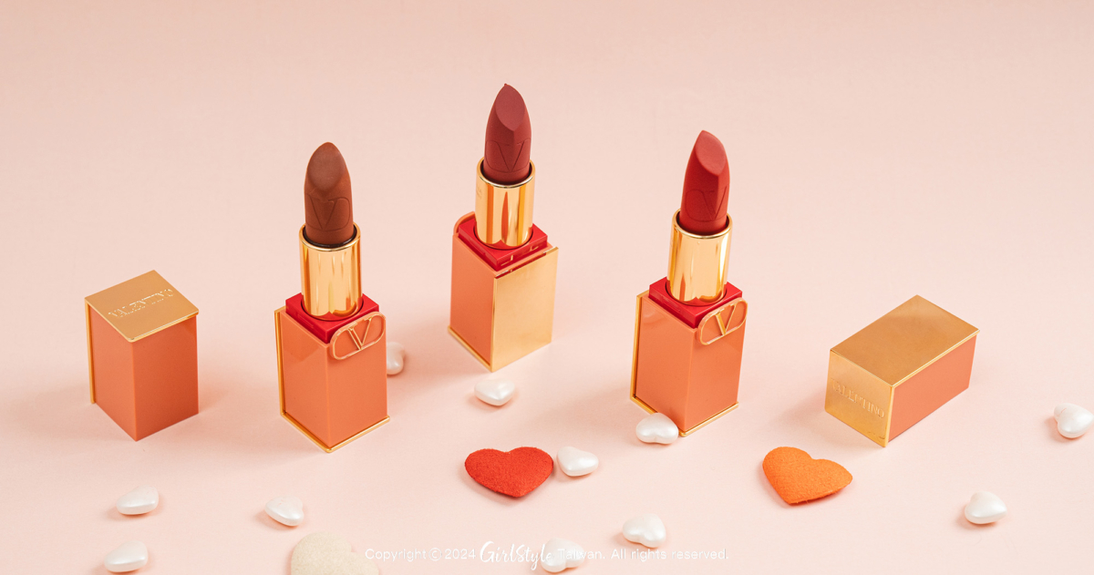 VALENTINO BEAUTY 高訂柔霧唇膏(繁花珊瑚限量版)#77A、#111A、#219A，NT$1,500