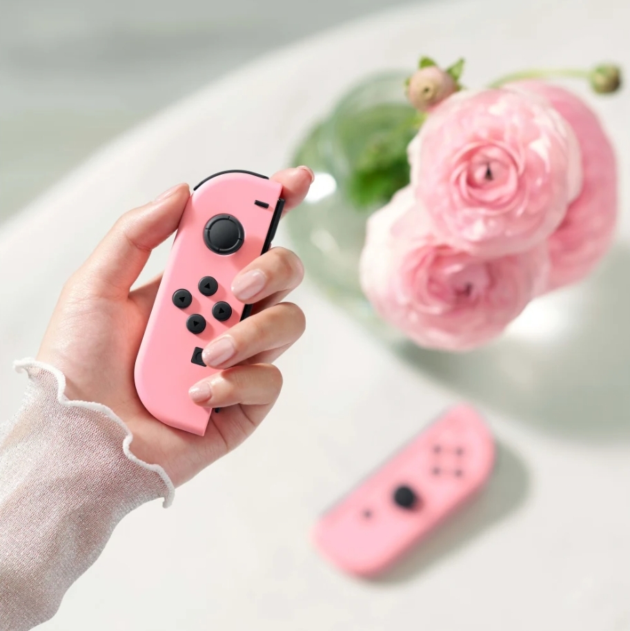 任天堂Switch全新粉紅色Joy-Con握在手上可可愛愛