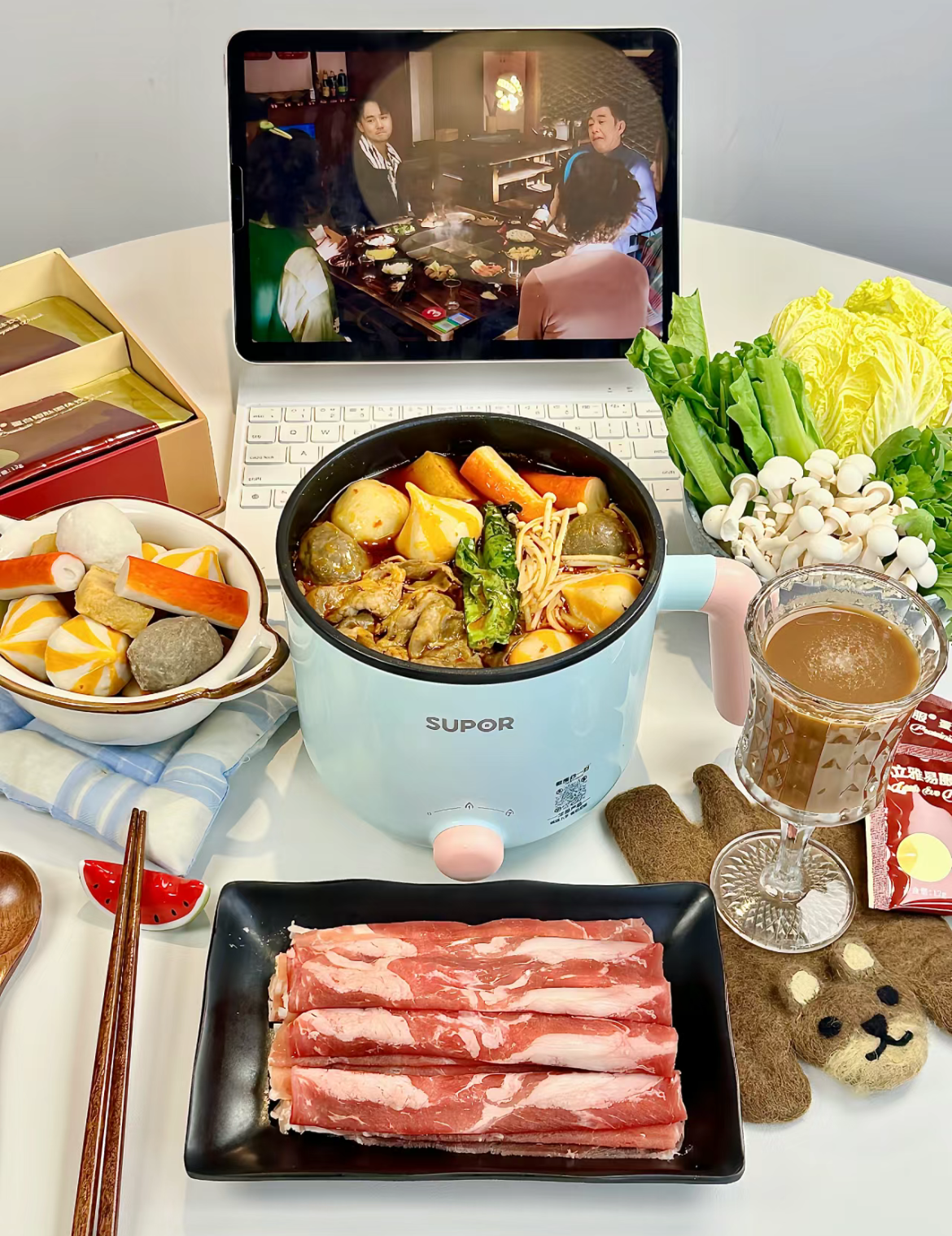 吃鍋配劇也很幸福