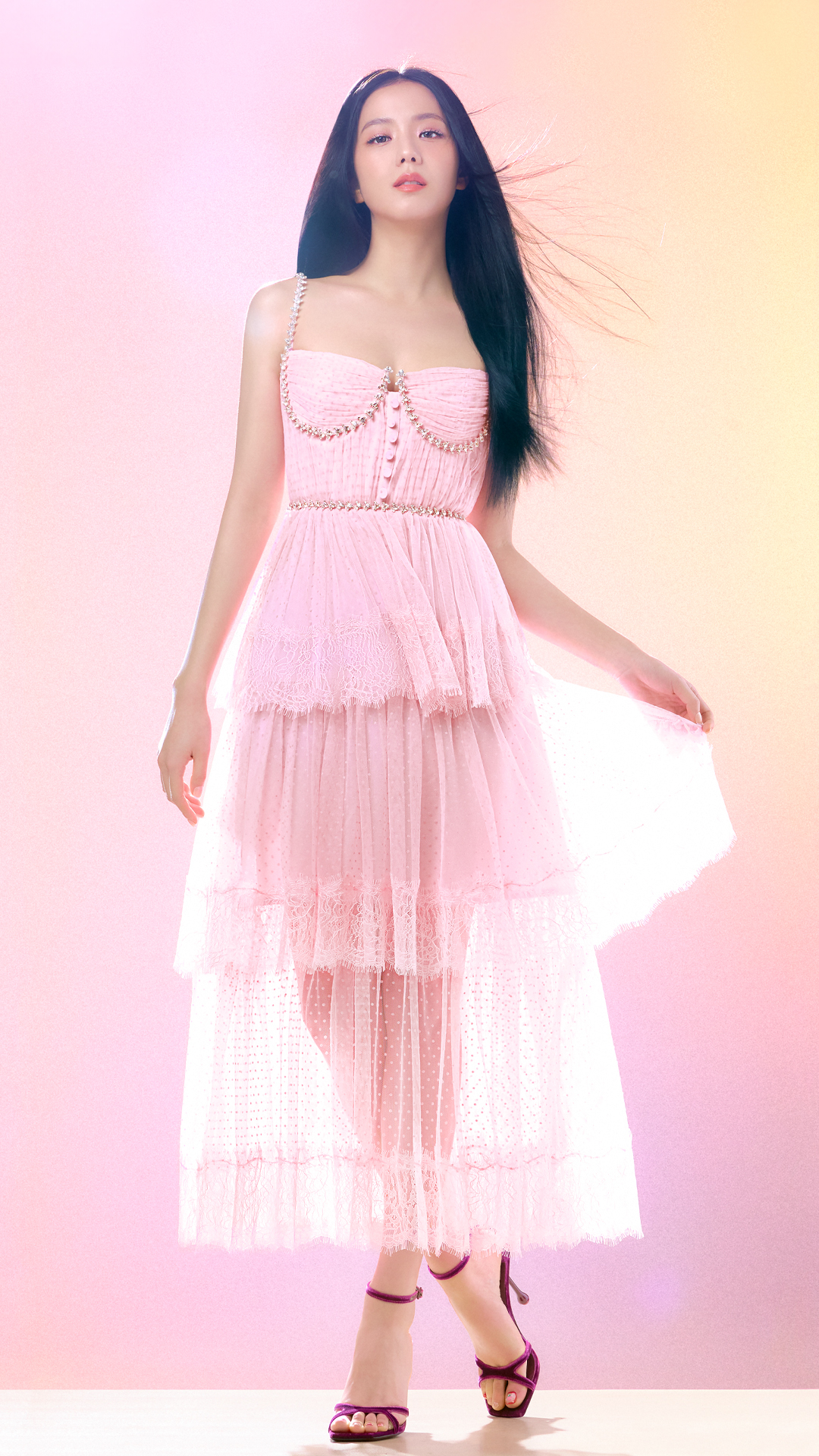 SELF-PORTRAIT釋出與BLACKPINK成員JISOO合作的最新形象廣告