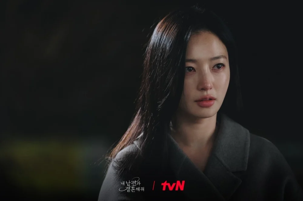 宋昰昀在劇中飾演姜智媛的假面閨蜜「鄭秀敏」