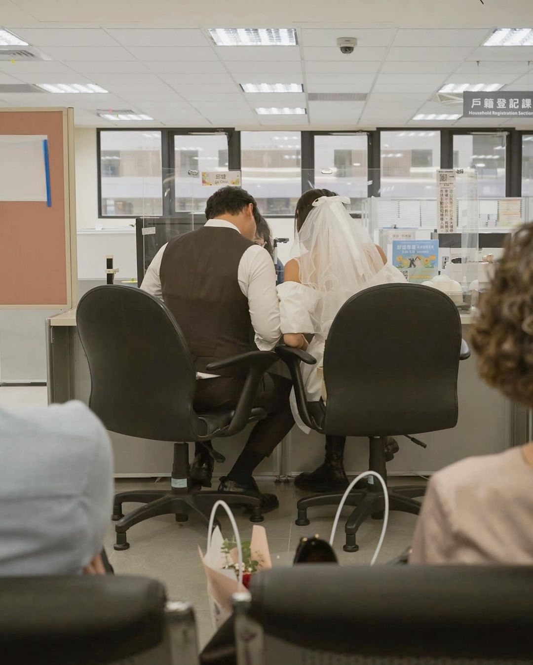 趙筱葳與老公去登記