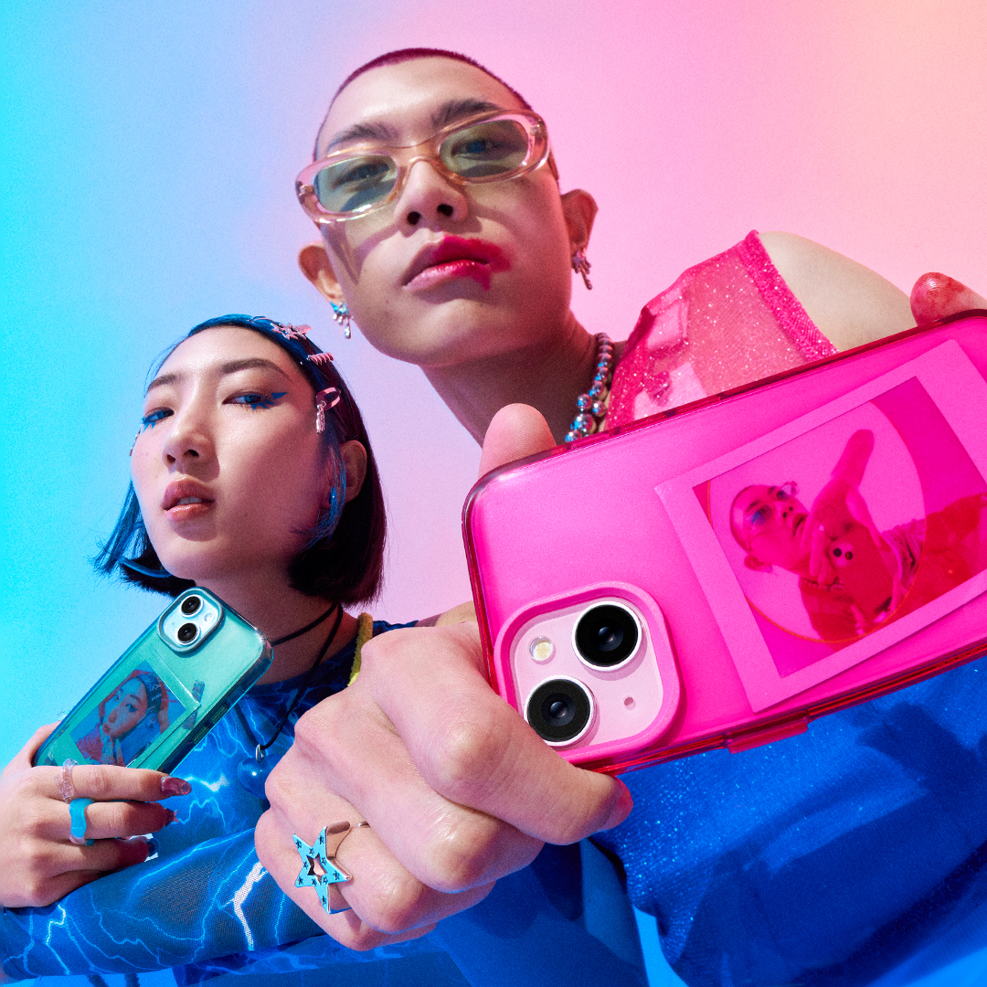 在 JellyTint 濾鏡系列手機殼中可以自由放入個人元素如貼紙、拍立得等,為手機套上質感濾鏡