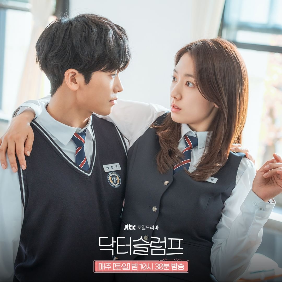 《繼承者們》朴信惠、朴炯植換上校服青春凍齡無違和。