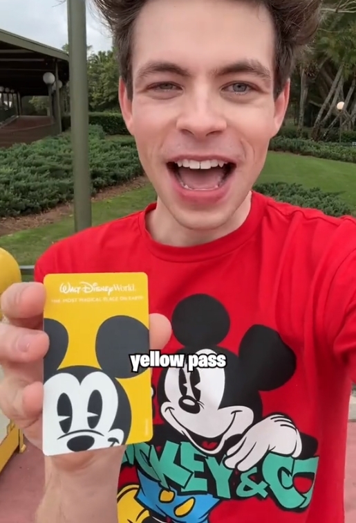 男子憑票直接拿到46年後現在的通行票