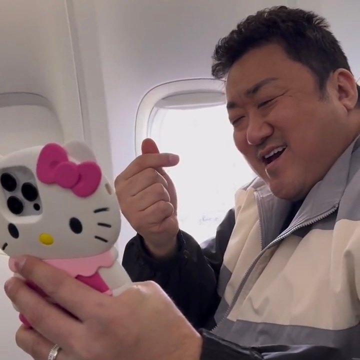 馬東石秀Hello Kitty凱蒂貓手機殼，手指比愛心