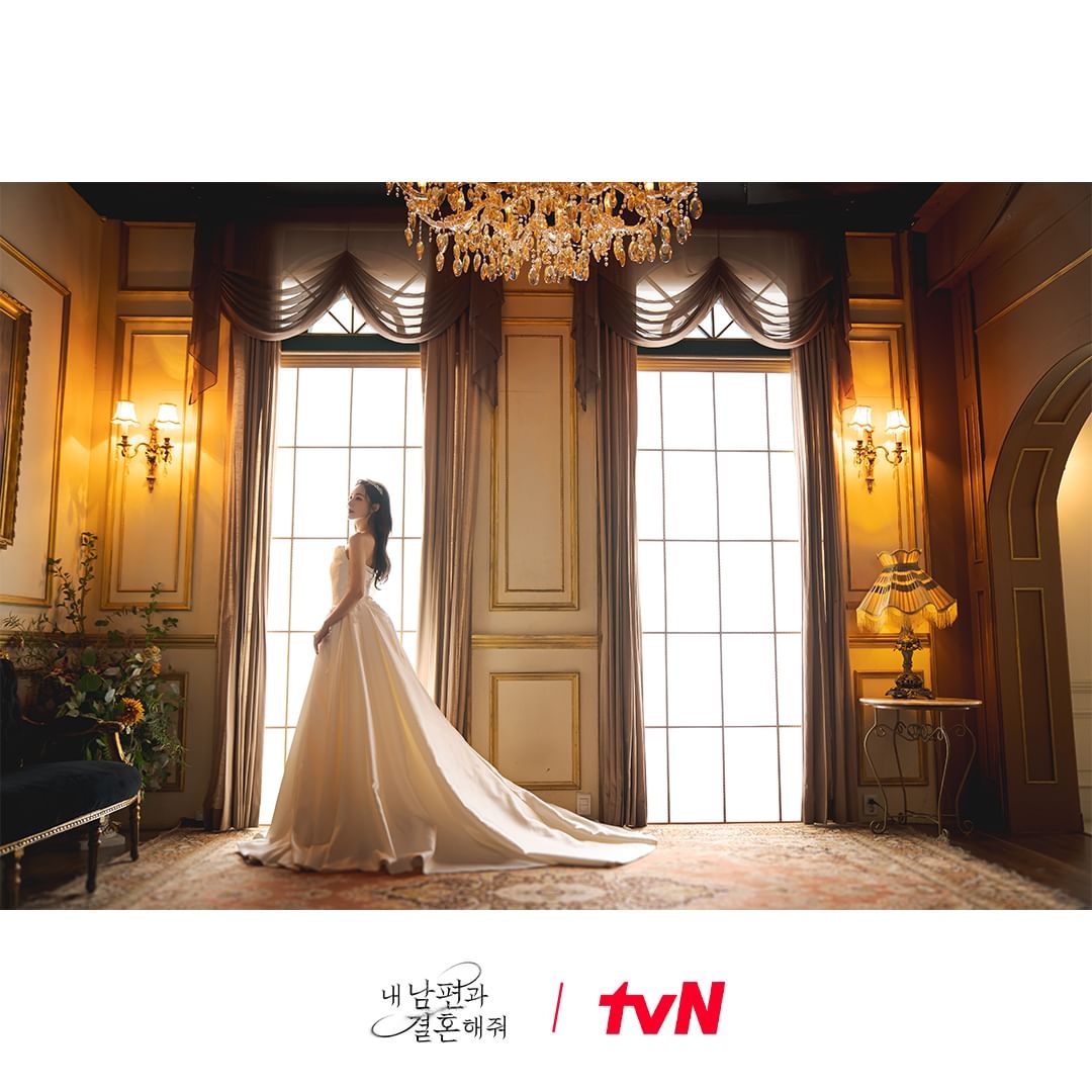 朴敏英在《和我老公結婚吧》完結篇中披上絕美婚紗照究竟嫁給誰呢?相信大家都猜到了吧!