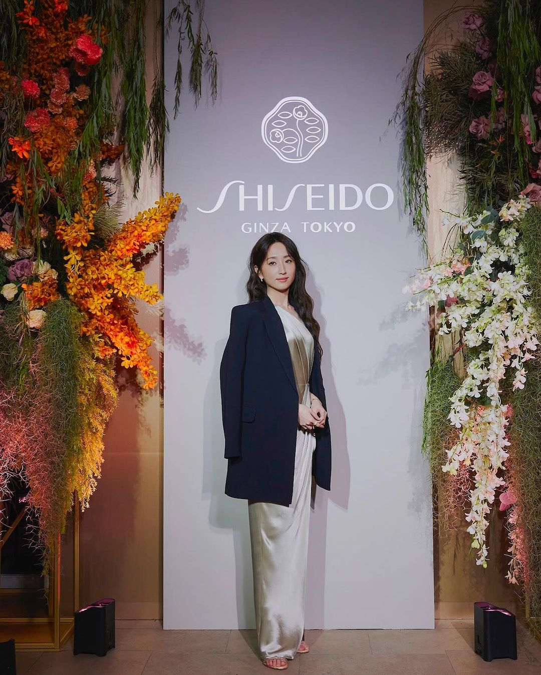 柯佳嬿香檳色禮服流洩溫柔韻味。