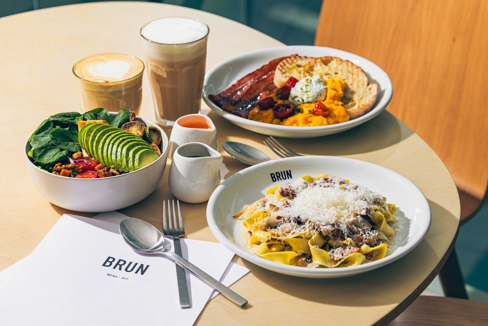 「BRUN不然」全天候供應著質感早午餐，讓晚起的饕客也有口福。