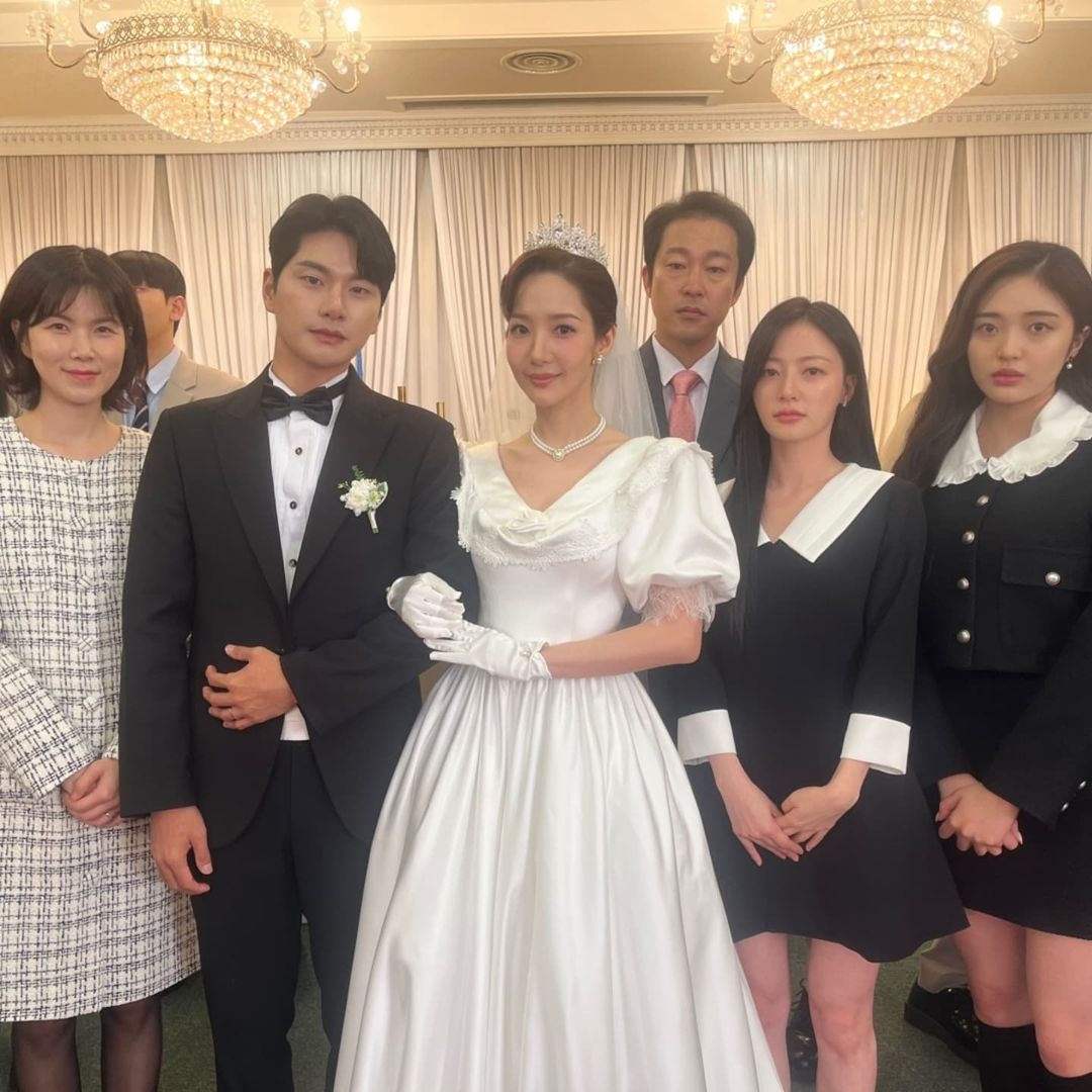 「姜智媛」、「朴敏煥」過往舉行婚禮,「鄭秀敏」表情很有戲。
