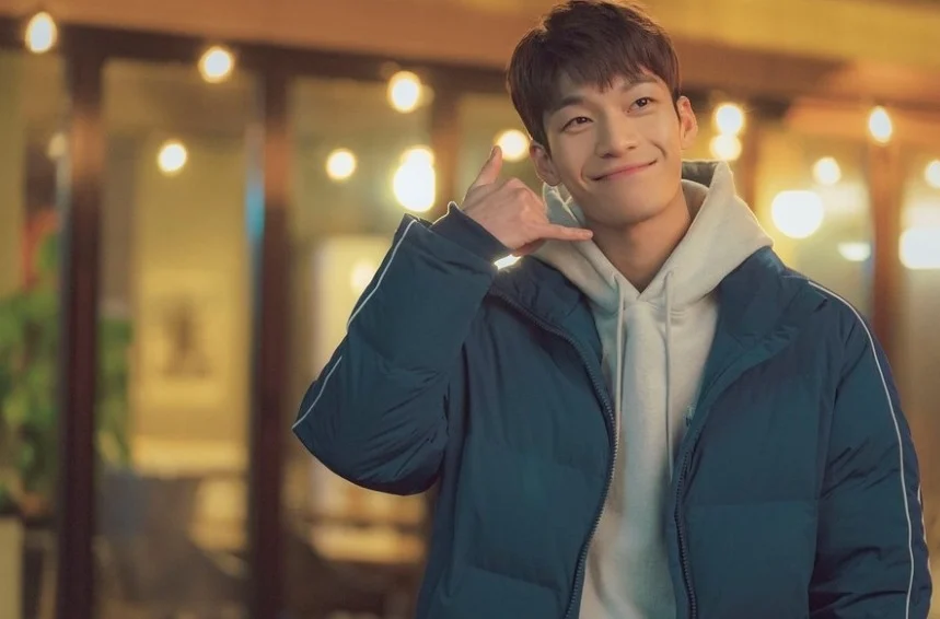 魏河俊飾演在學院街的全力支持下獲得精英名牌的典型大峙洞學生「李俊浩」