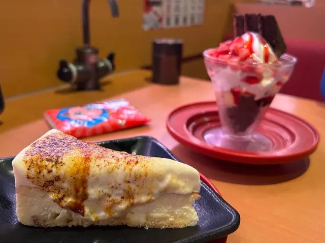 「草莓巧克力聖代」、「起司蛋糕」都很受饕客們歡迎。