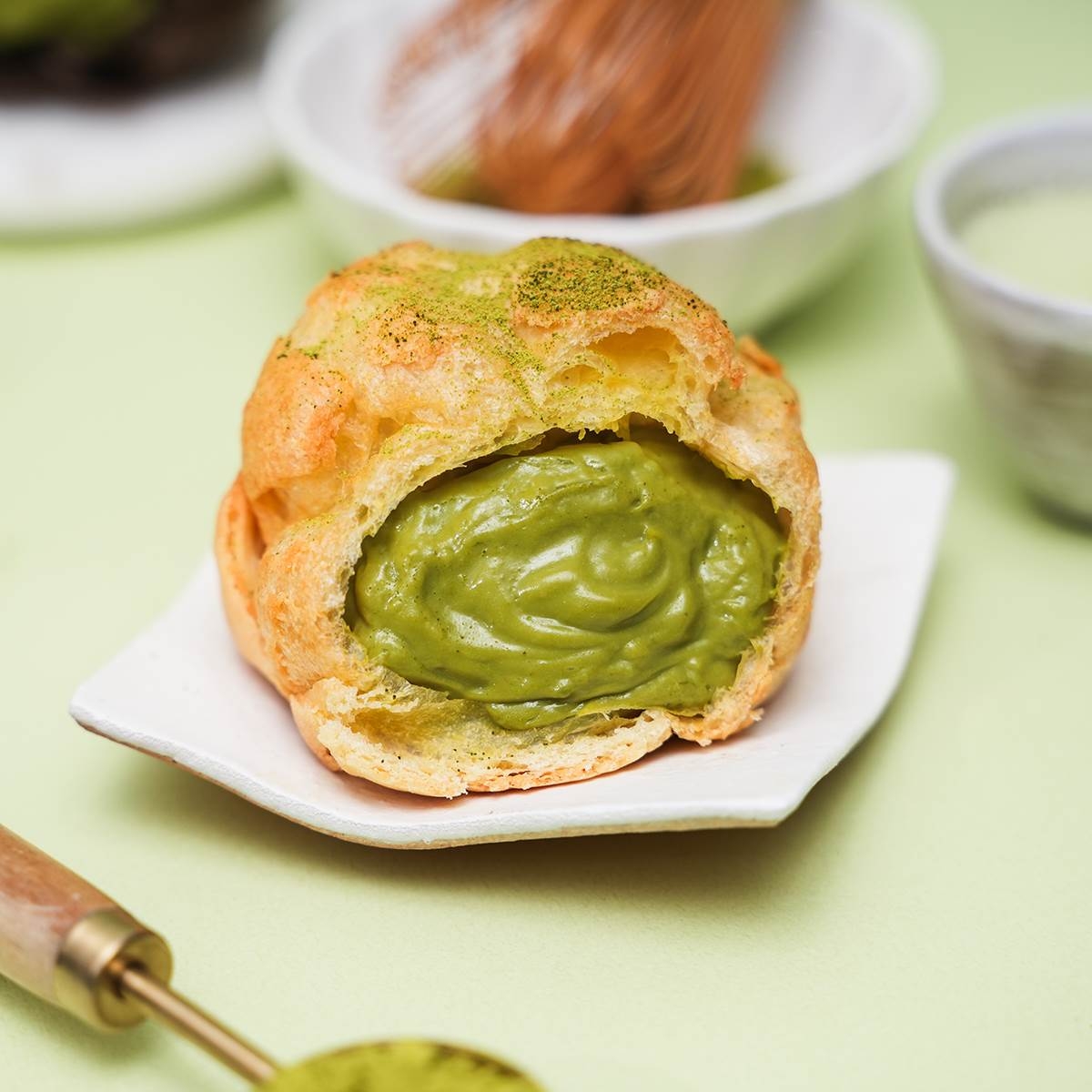 beard papa's「抹茶歐蕾泡芙」爆漿內餡令人無法抗拒!