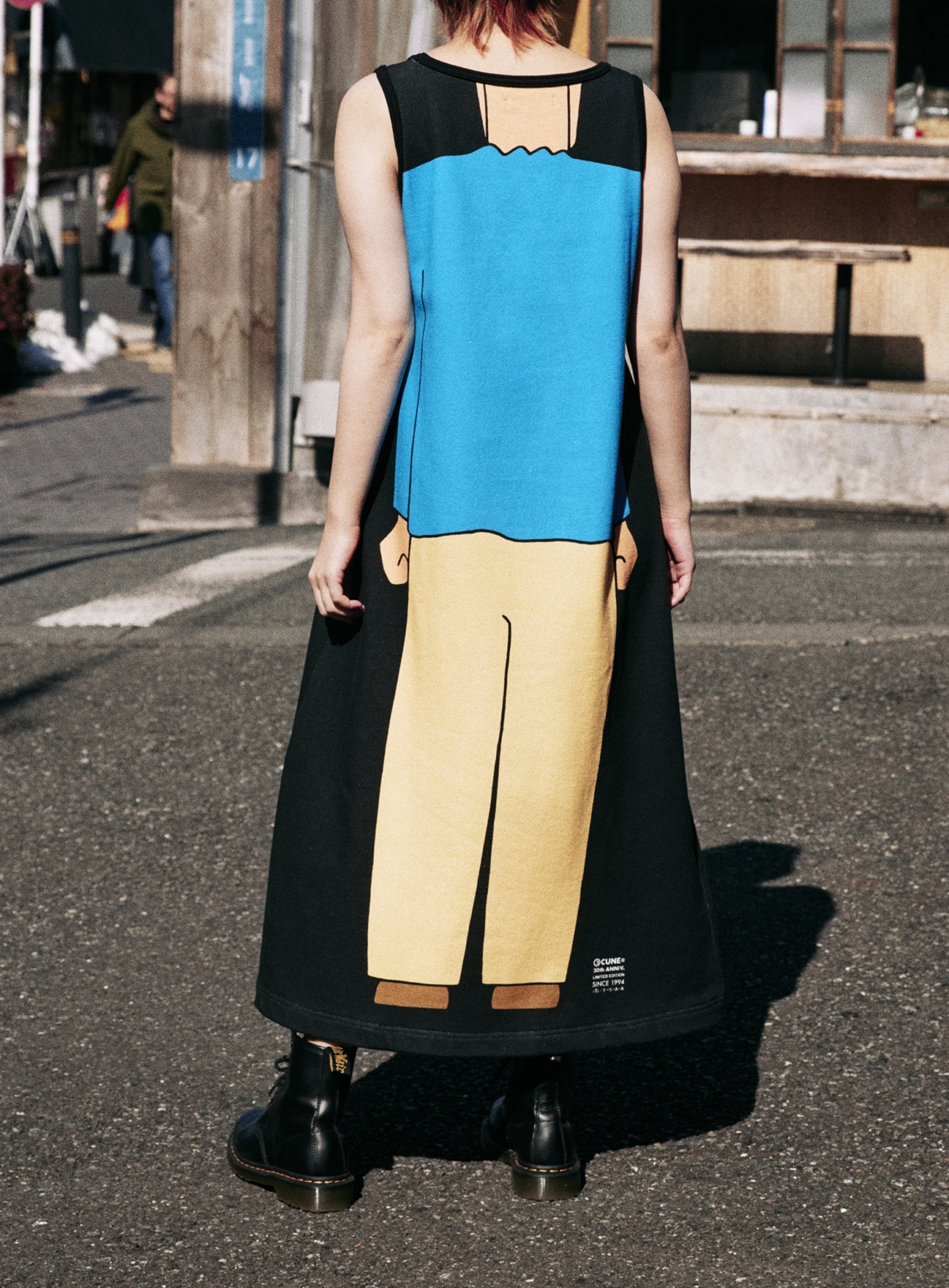 野原廣志背心，背面展示