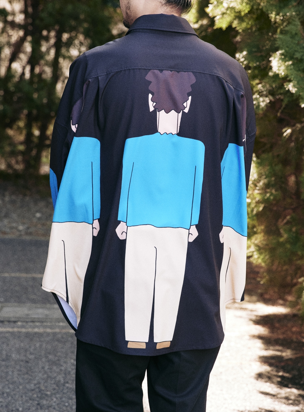 野原廣志襯衫背面，穿搭示範