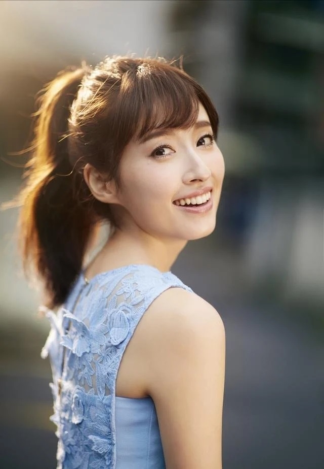 田中千繪年輕時的容貌簡直美翻!如今再添了分優雅平和的韻味。