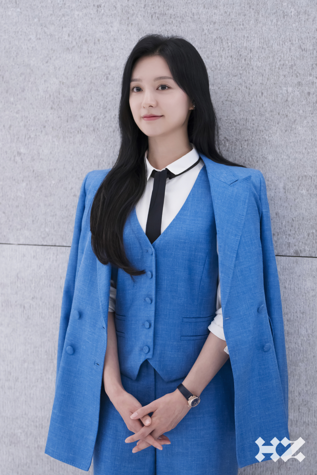 財閥千金女主的金智媛於劇中佩戴歐米茄星座29毫米腕錶