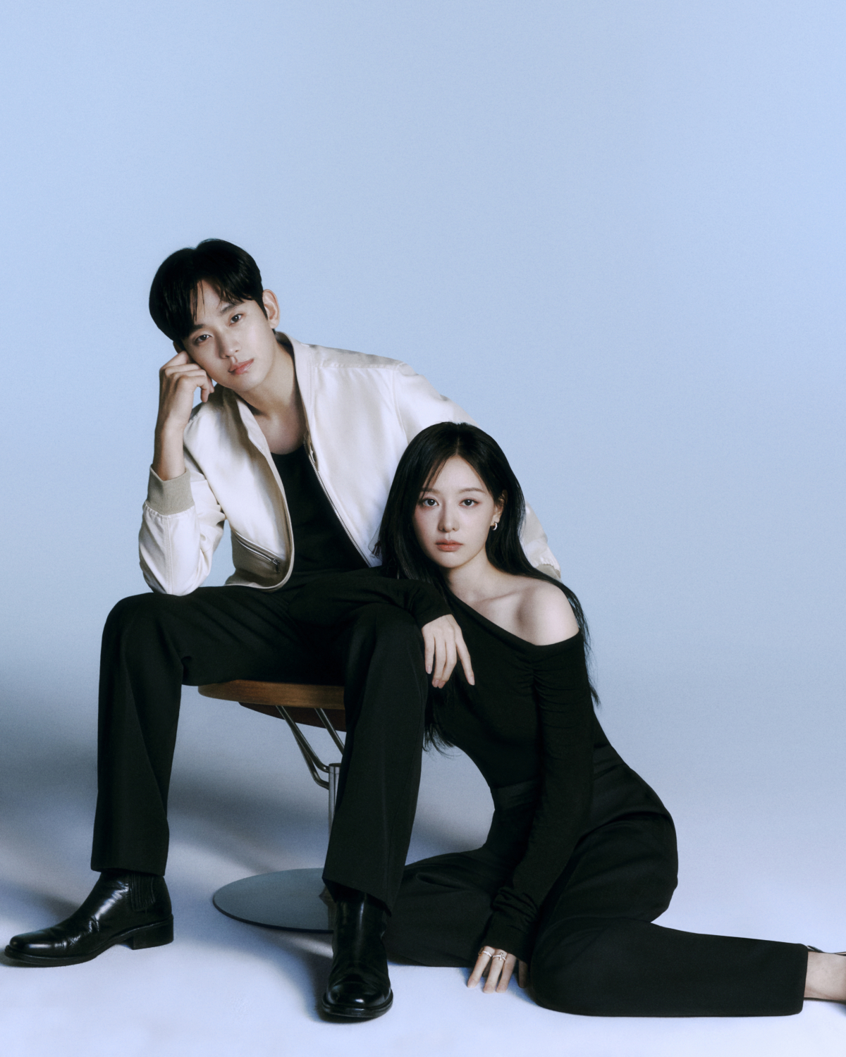 金秀賢與金智媛兩人的獨家夫婦合拍照，散發浪漫的化學反應！