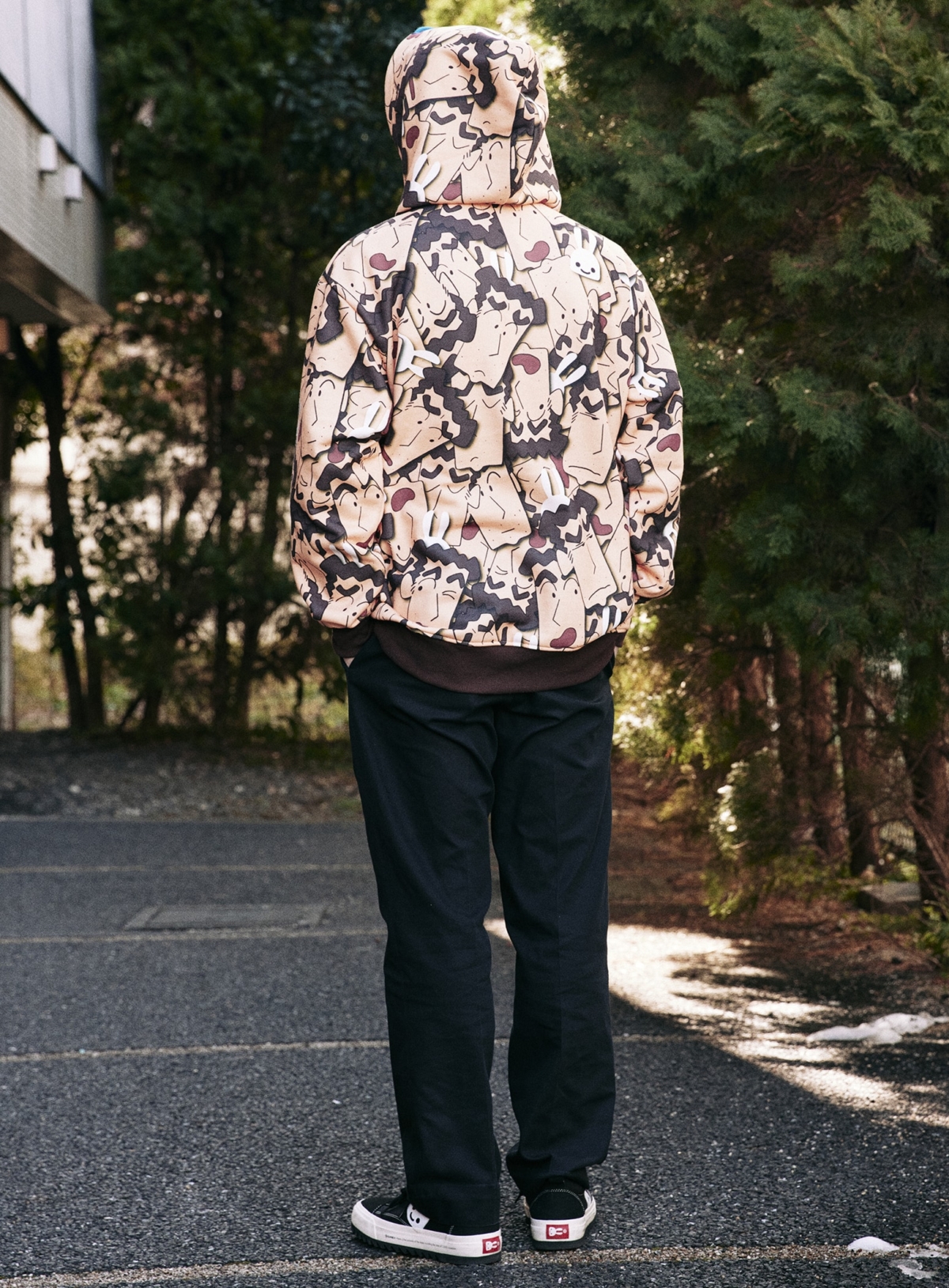 野原廣志滿版帽T背面