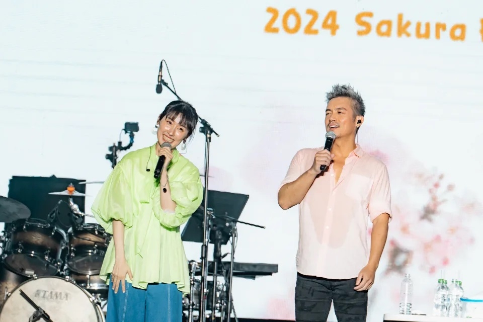 田中千繪、范逸臣在3月底高雄櫻花季難得同台合唱。